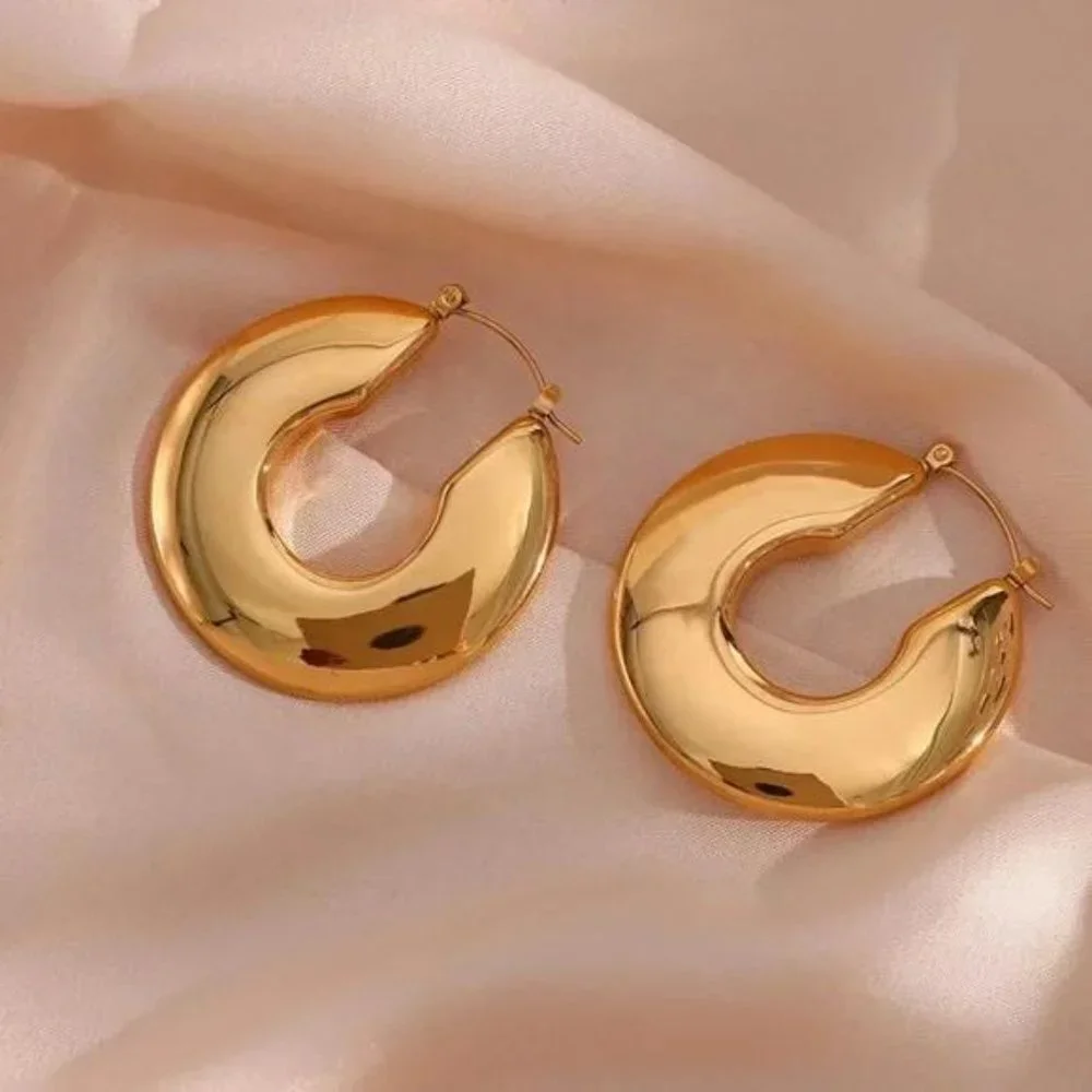 New Chunky 18k Gold Hoop Earrings, NICE EARRINGS, CUTE EARRINGS - Picture 3 of 5